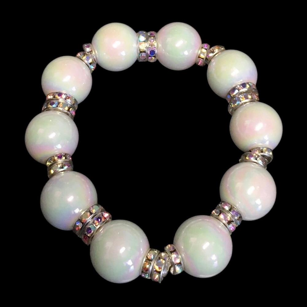 Iridescent White Chunky Beaded Bracelet ✨️